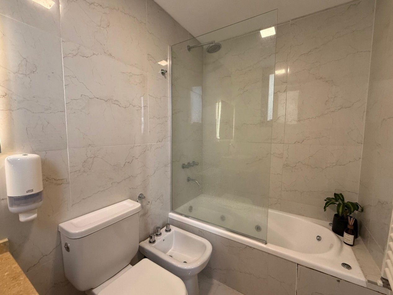 VENTA SEMIPISO DE 2 AMBIENTES CON COCHERA
