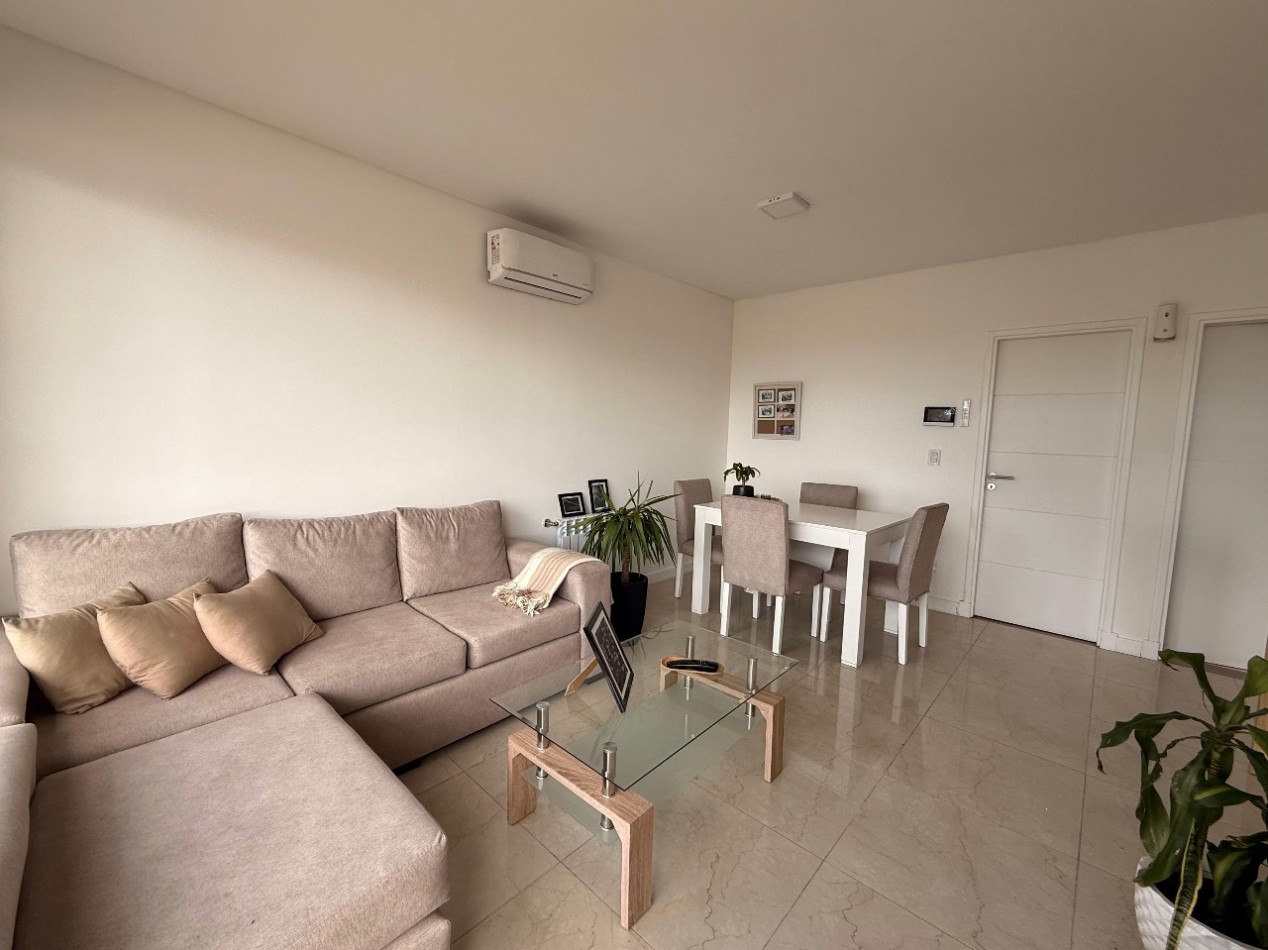 VENTA SEMIPISO DE 2 AMBIENTES CON COCHERA