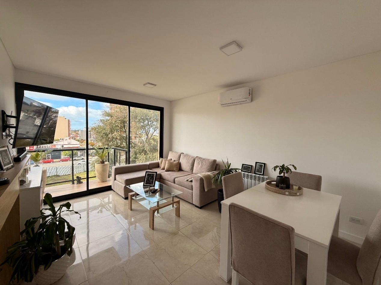 VENTA SEMIPISO DE 2 AMBIENTES CON COCHERA