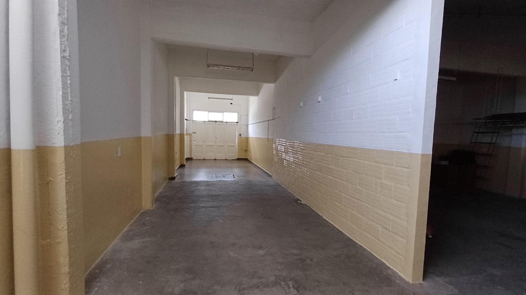CASA CON LOCAL A LA VENTA 