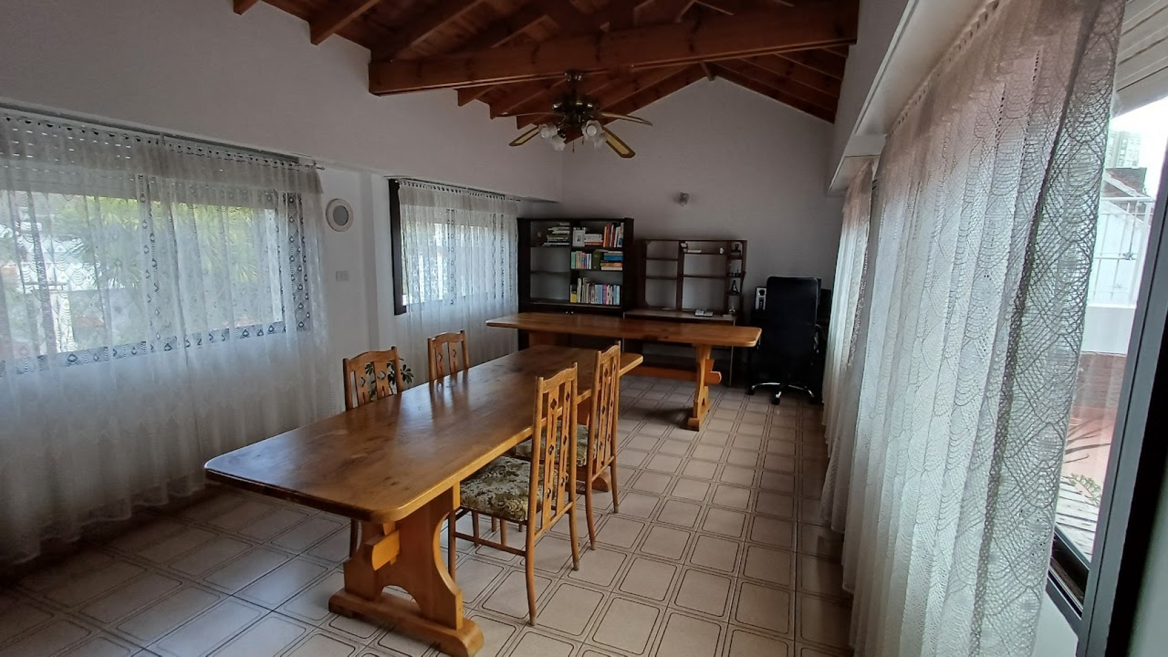 CASA CON LOCAL A LA VENTA 