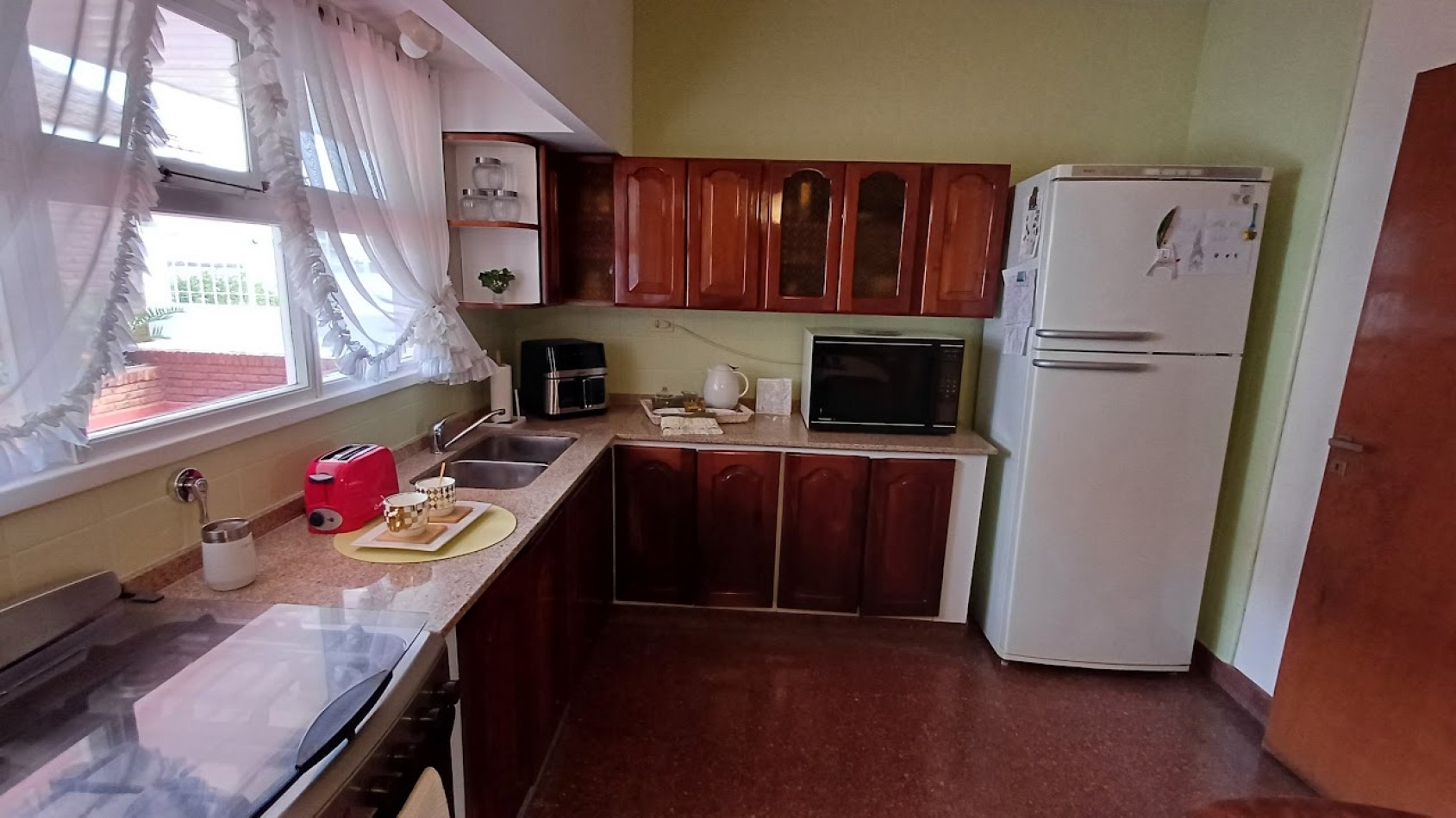 CASA CON LOCAL A LA VENTA 