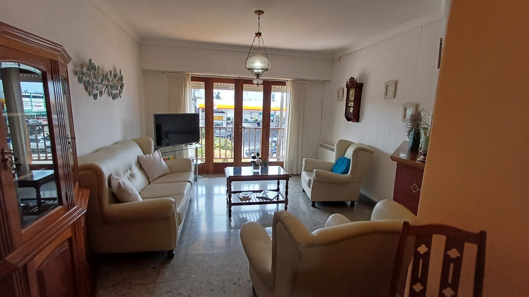 CASA CON LOCAL A LA VENTA 