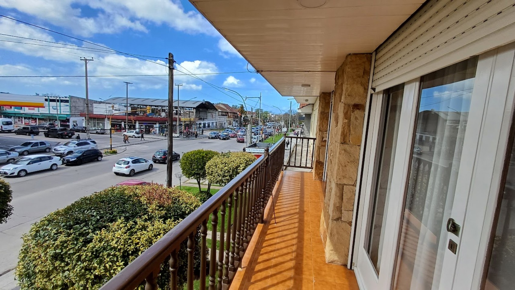 CASA CON LOCAL A LA VENTA 