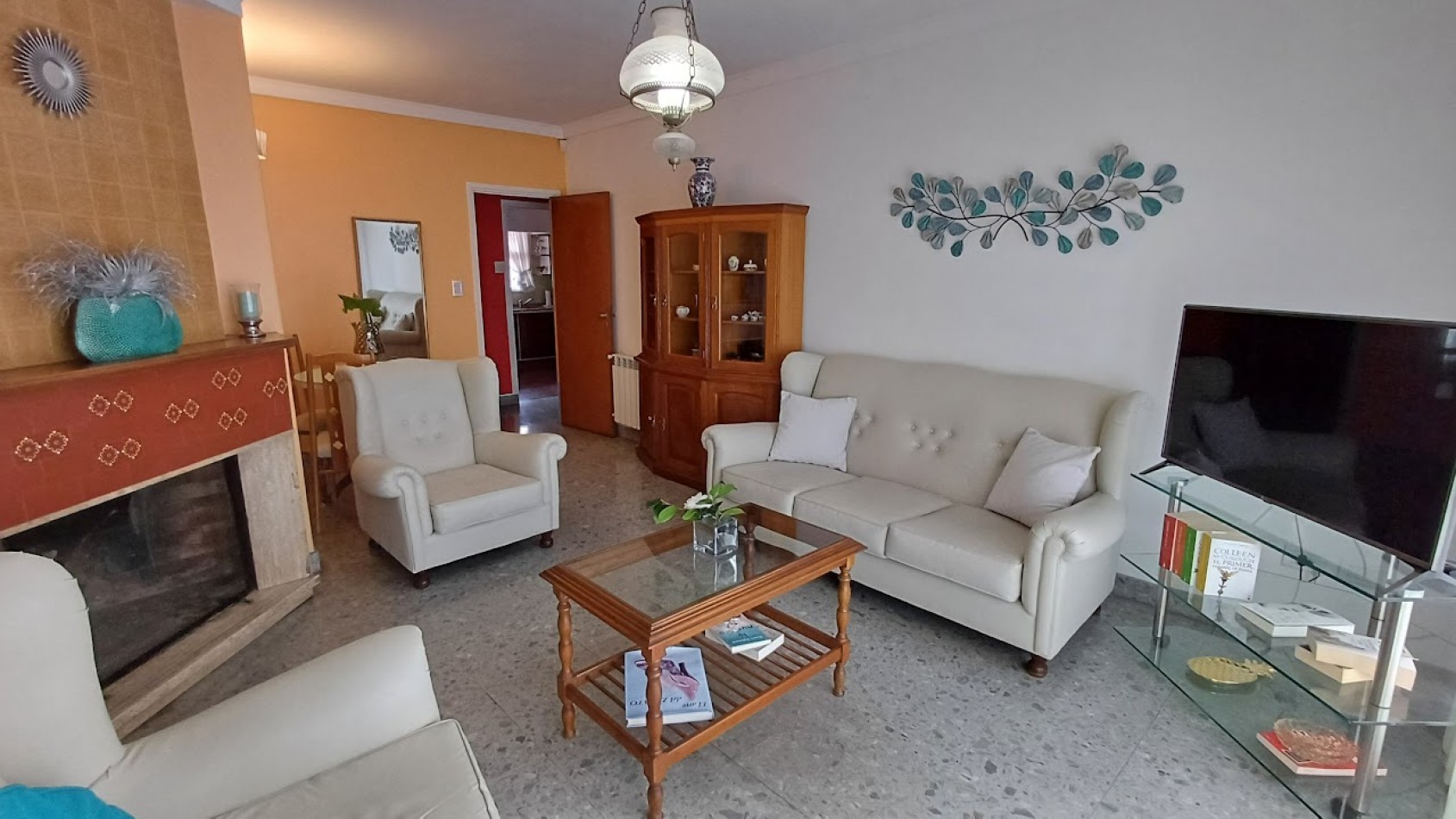 CASA CON LOCAL A LA VENTA 
