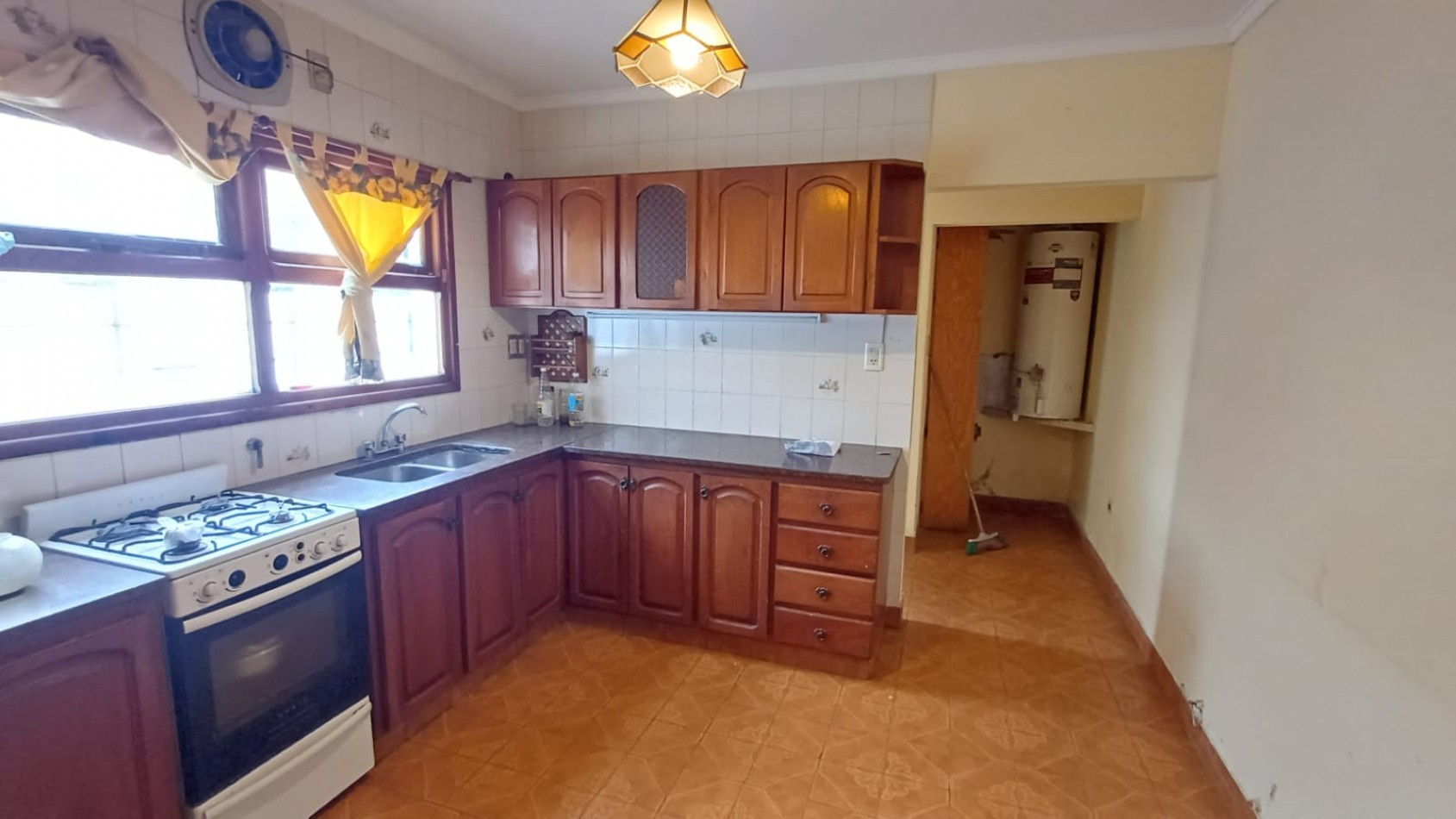 ALQUILER 24 MESES CASA CON DEPOSITO